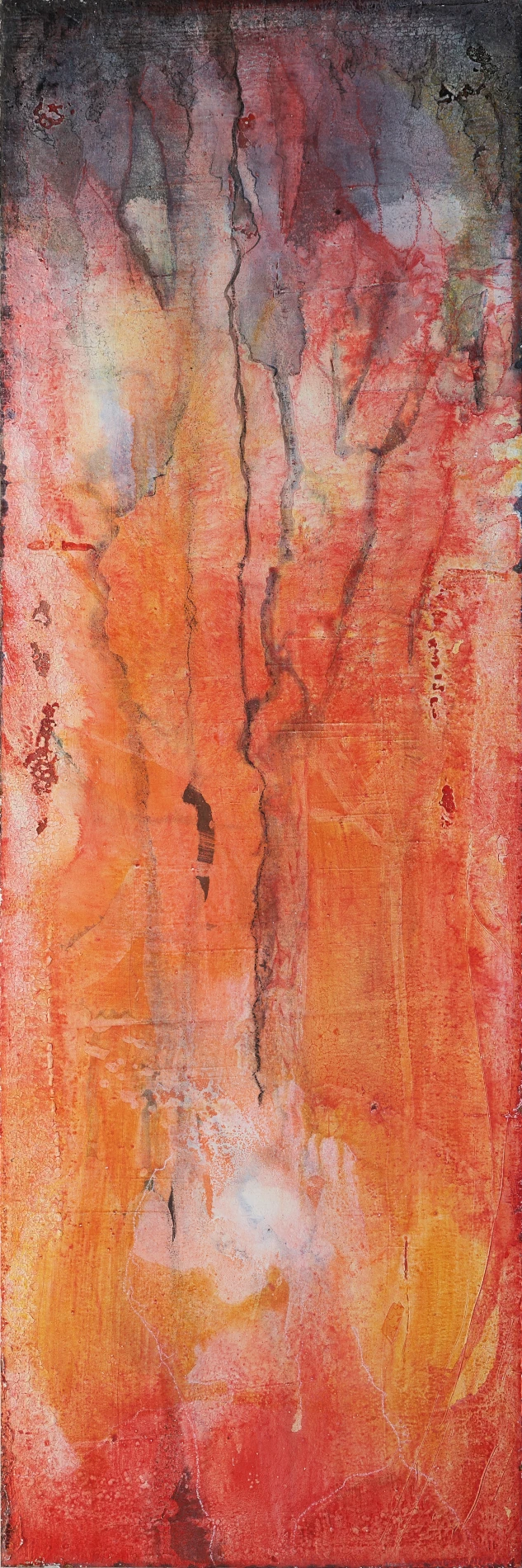Abstrakte Naturmalerei „Feuer der Tulpe“ aus der Serie Duftsphären, rote Tulpenform mit intensiven Pigmenten und dunklen Linien, 50 × 150 cm, Pigment auf ALUboard